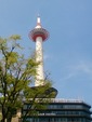 ガラスに映った京都タワー
